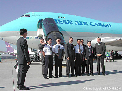 EAP-Direktor Jrg Rmi vor dem Korean-Jumbo